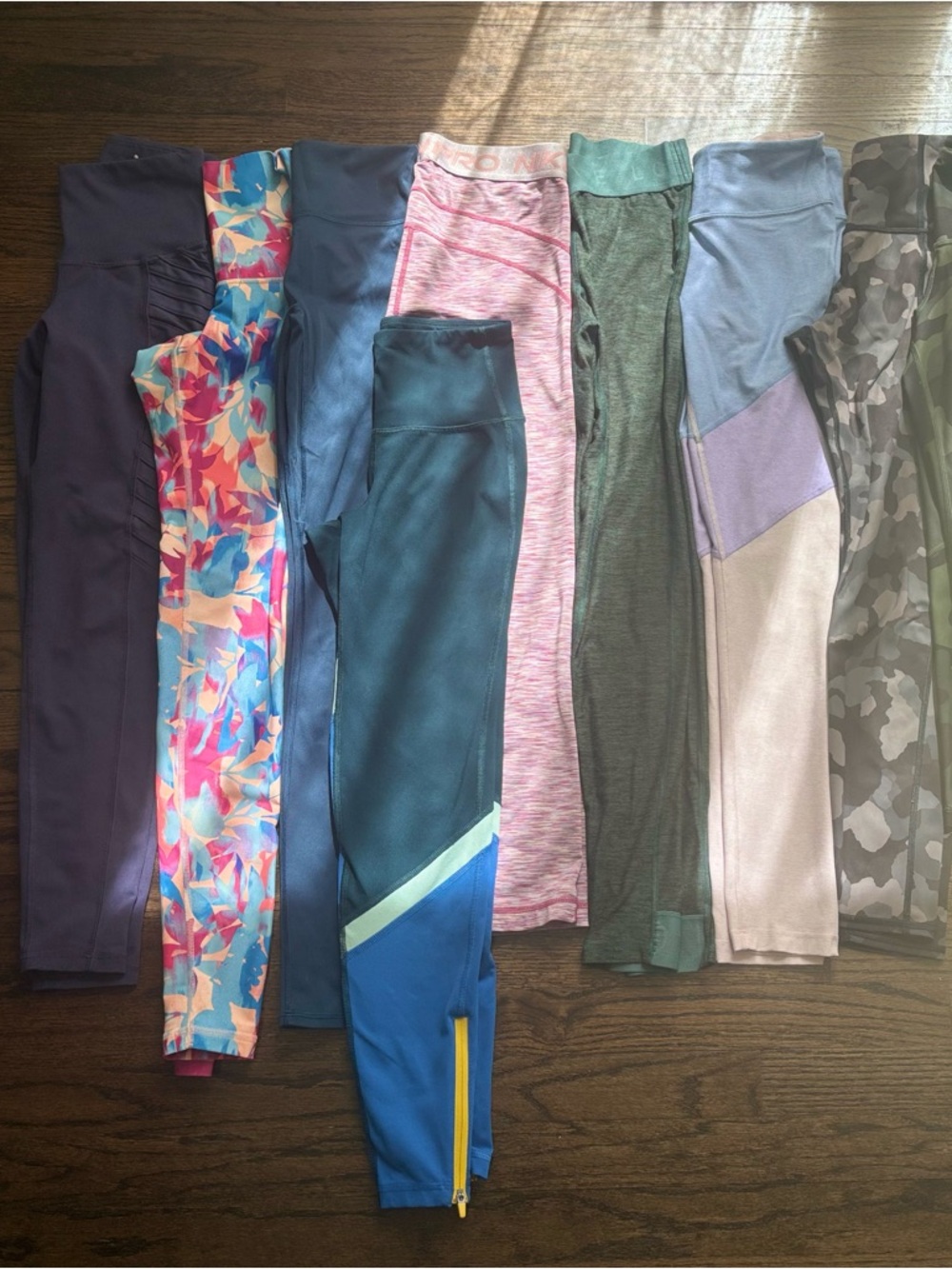 8 pair of women’s leggings